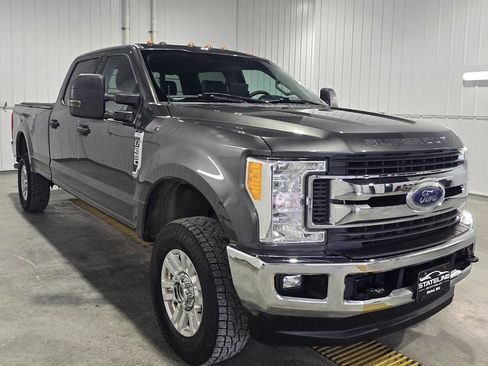 Used 2017 Ford F250 XLT w/ XLT Value Package image 4