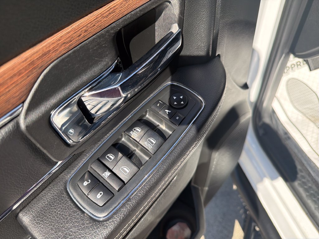 Used 2018 RAM 1500 Laramie w/ Convenience Group AWD/4WD image 11