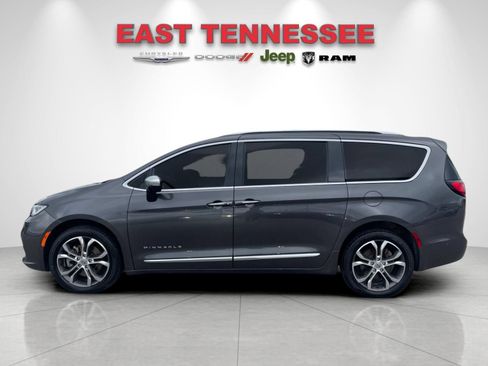 Used 2023 Chrysler Pacifica Pinnacle AWD/4WD image 6