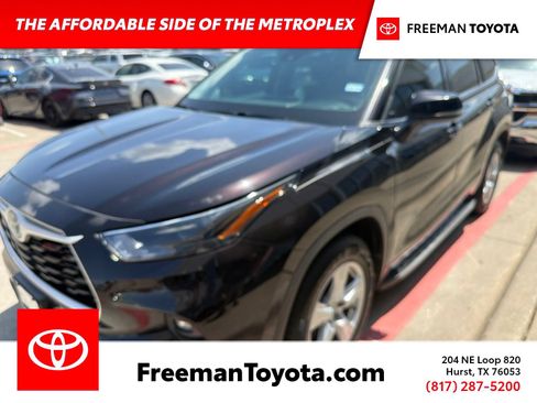 Used 2022 Toyota Highlander LE FWD image 1