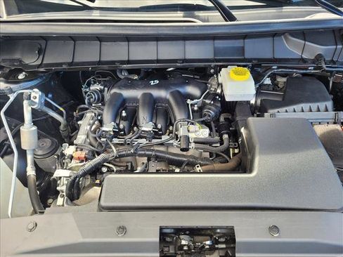 Used 2024 Nissan Pathfinder SV w/ SV Premium Package image 24