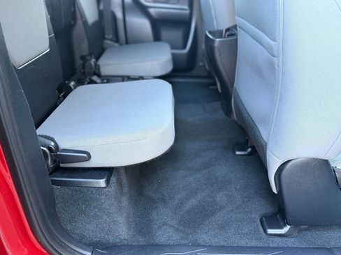 Used 2016 Toyota Tacoma TRD Sport image 39