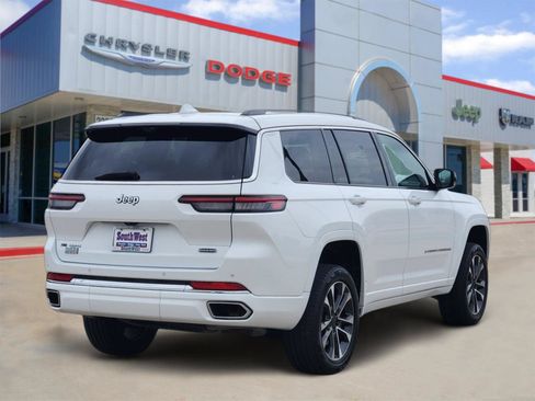 Used 2023 Jeep Grand Cherokee L Overland w/ Luxury Tech Group IV AWD/4WD image 5