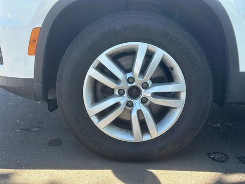 Used 2016 Volkswagen Tiguan SEL FWD image 19