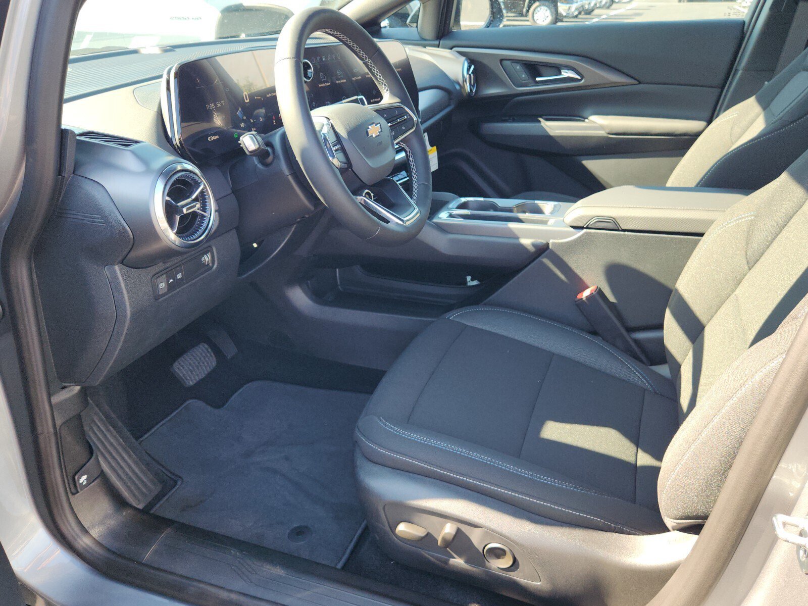 New 2026 Chevrolet Equinox EV LT w/ Comfort Package AWD/4WD image 6