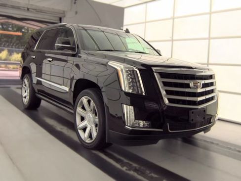 Used 2019 Cadillac Escalade Premium Luxury AWD/4WD image 18