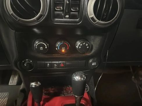Used 2013 Jeep Wrangler Unlimited Sport AWD/4WD image 15