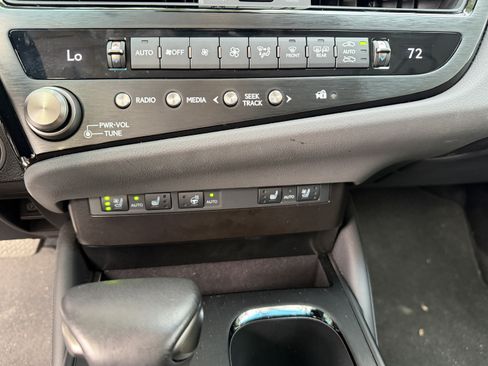 Used 2025 Lexus ES 350 w/ Premium Package FWD image 26