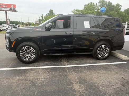 Used 2025 Chevrolet Tahoe Z71 AWD/4WD image 2