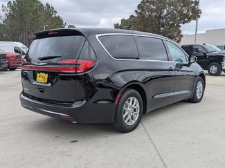 New 2026 Chrysler Pacifica Select FWD video 2