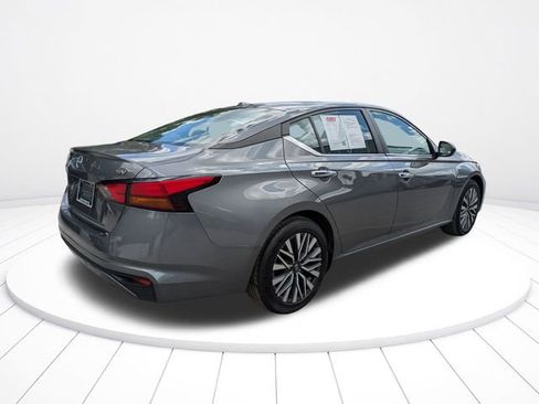 Used 2024 Nissan Altima 2.5 SV FWD image 4