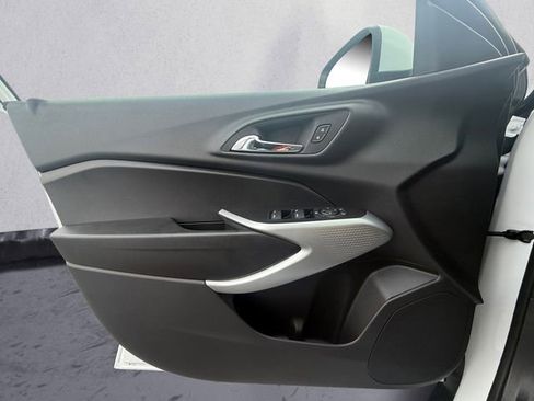 Used 2025 Chevrolet Trax LS w/ LS Convenience Package FWD image 17