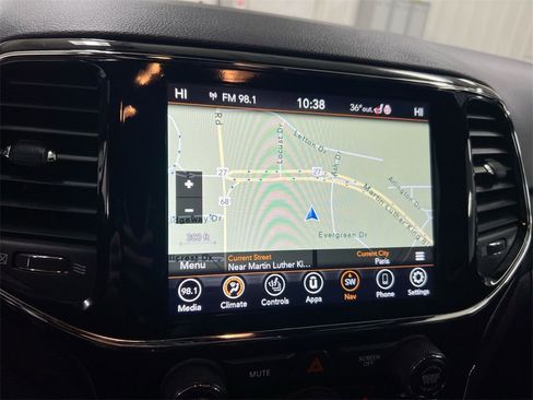 Used 2021 Jeep Grand Cherokee Laredo X image 14