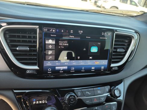 Used 2025 Chrysler Pacifica Select FWD image 20