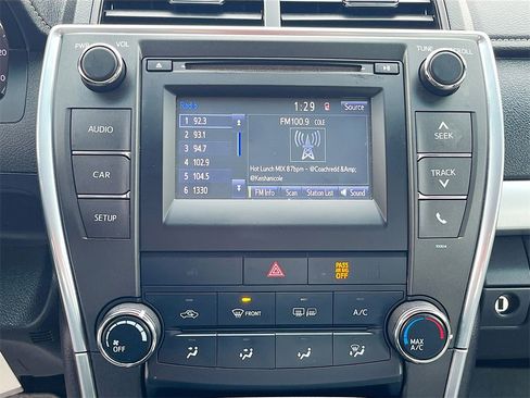 Used 2017 Toyota Camry SE image 14