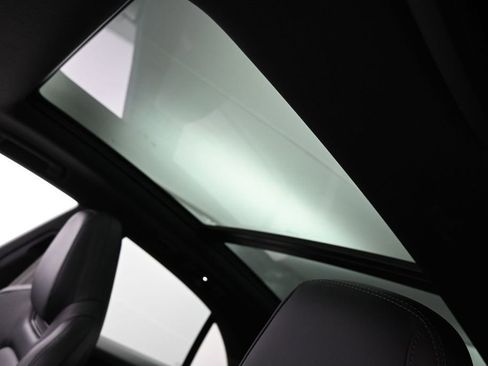 Certified 2025 Porsche Macan Electric RWD image 10
