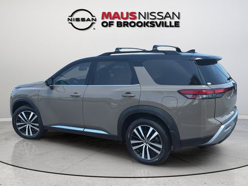 Used 2024 Nissan Pathfinder Platinum FWD image 8