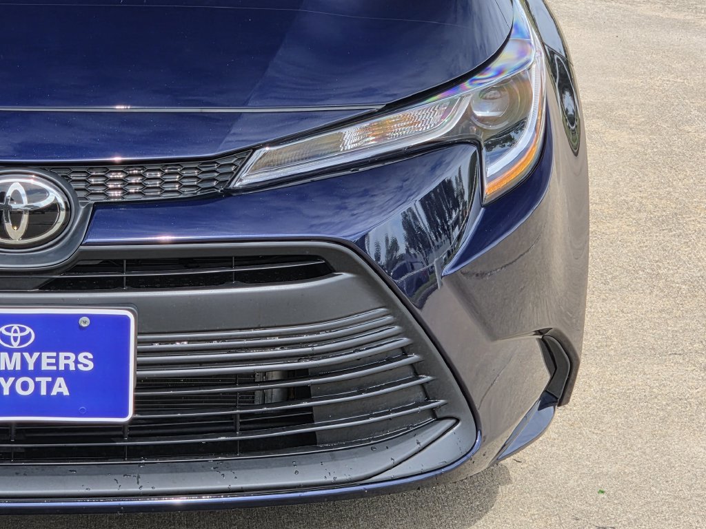 Used 2025 Toyota Corolla LE FWD image 4
