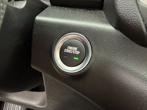 Used 2024 GMC Terrain SLE w/ Driver Convenience Package image 24