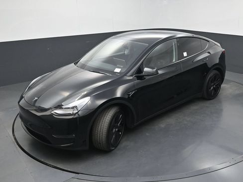 Used 2025 Tesla Model Y Long Range AWD/4WD image 29