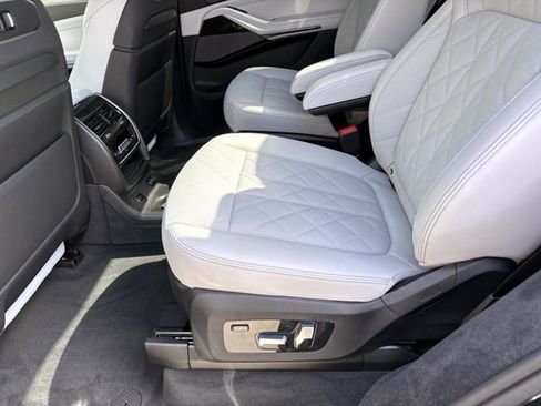 Used 2026 BMW X7 xDrive40i w/ Executive Package AWD/4WD image 13