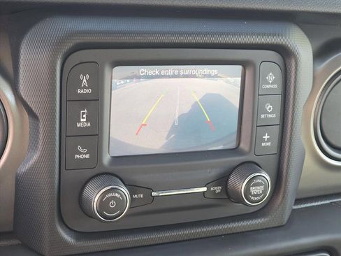 Used 2018 Jeep Wrangler Sport image 4