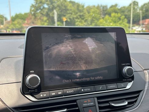 Used 2025 Nissan Altima 2.5 SV FWD image 14