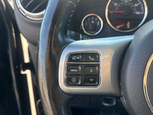 Used 2015 Jeep Wrangler Unlimited Rubicon image 16