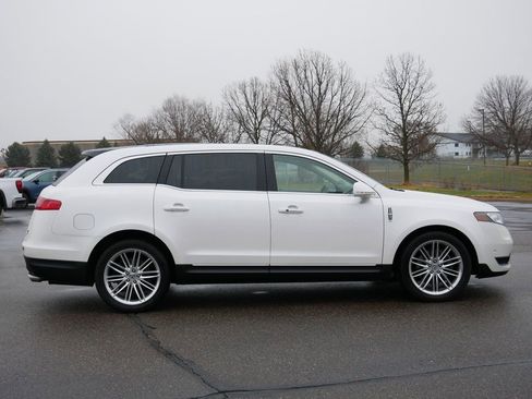 Used 2019 Lincoln MKT Reserve image 8