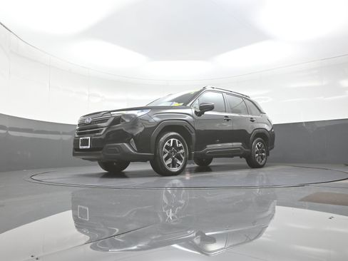 Certified 2025 Subaru Forester Premium AWD/4WD image 11