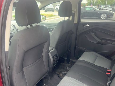 Used 2017 Ford Escape SE w/ SE Cold Weather Package AWD/4WD image 16