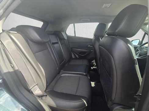 Used 2022 Chevrolet Trax LT w/ LT Convenience Package AWD/4WD image 18
