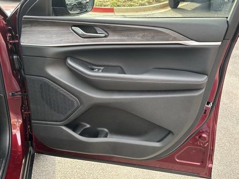 New 2025 Jeep Grand Cherokee Limited image 16