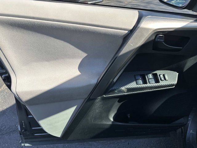Used 2013 Toyota RAV4 LE FWD image 8