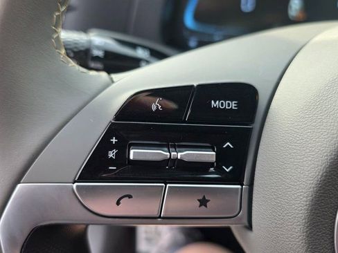 Certified 2025 Hyundai Elantra Sport image 18