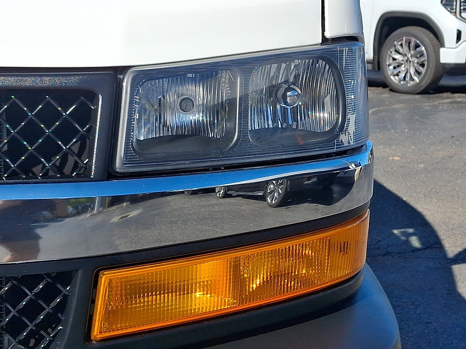 Used 2025 Chevrolet Express 3500 LT w/ LT Preferred Equipment Group RWD image 8