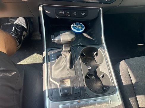 Used 2025 Kia Carnival LX FWD image 23