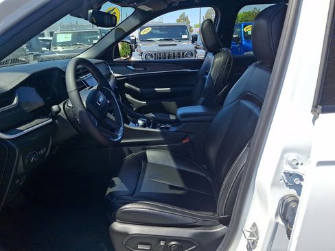 Used 2024 Jeep Grand Cherokee L Limited w/ Black Appearance Package AWD/4WD image 23