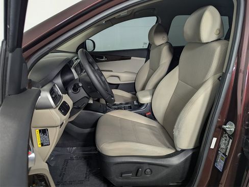 Used 2018 Kia Sorento LX image 12