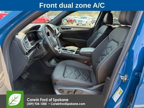 Used 2025 Volkswagen Atlas Cross Sport SE AWD/4WD image 2