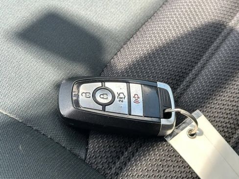Used 2018 Ford Fusion SE w/ Fusion SE Technology Package FWD image 32