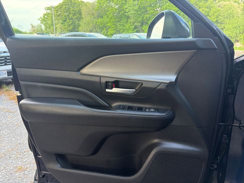 Used 2025 Toyota Grand Highlander FWD image 18