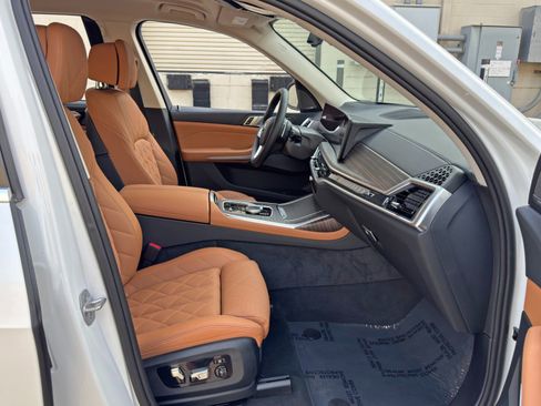 Used 2024 BMW X7 xDrive40i AWD/4WD image 16