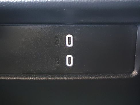 Used 2025 Toyota 4Runner SR5 AWD/4WD image 29