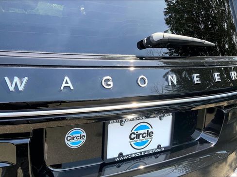 Used 2025 Jeep Wagoneer Series III w/ Premium Group I AWD/4WD image 26