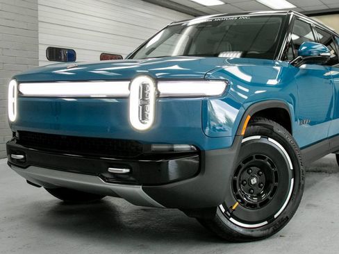 Used 2025 Rivian R1S Adventure Dual AWD/4WD image 12