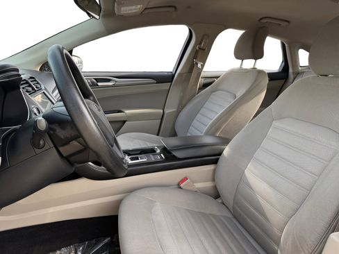 Used 2017 Ford Fusion SE image 9