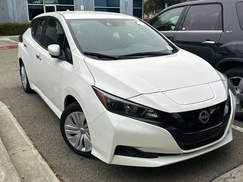 Certified 2025 Nissan Leaf S FWD image 2