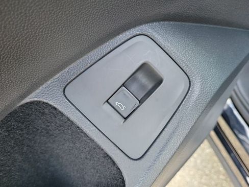 Certified 2024 Volkswagen Tiguan SE AWD/4WD image 17