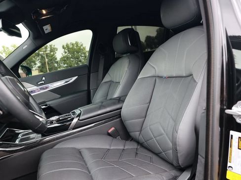Used 2023 BMW 740i w/ Executive Package RWD image 17